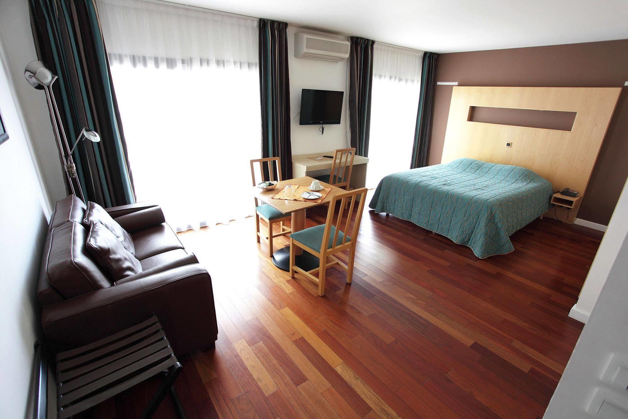 Hotel La Scala ピティヴィエ エクステリア 写真